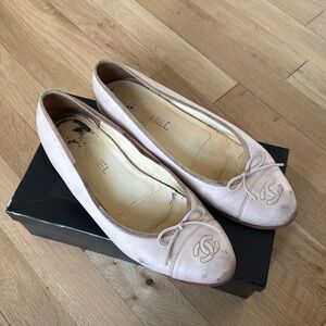 Chanel flats size 40 (10B)